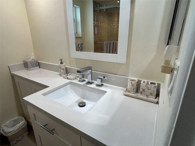 Building Photo - 333 NE 21st Ave