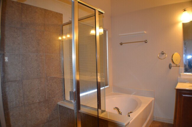 Building Photo - House for Lease in Lewisville