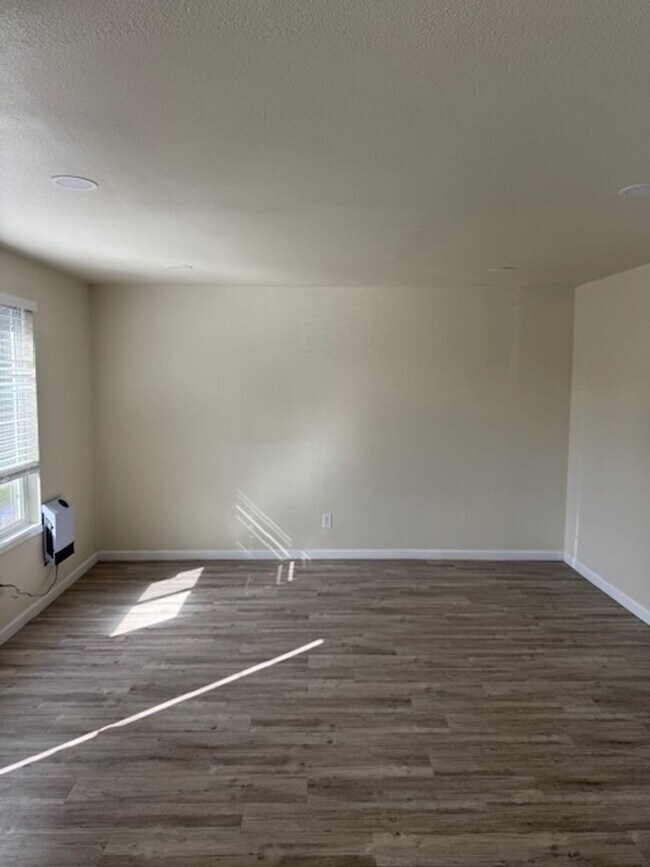 Building Photo - 3007-3009 JUANIPERO