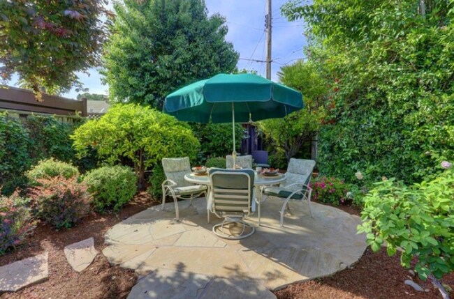 Building Photo - Executive 5BR Home with Private Backyard Retreat