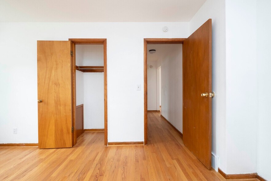 Building Photo - 3174 Sherbrooke Rd