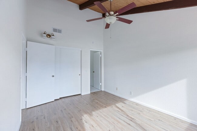 Building Photo - 10444 Canoga Ave