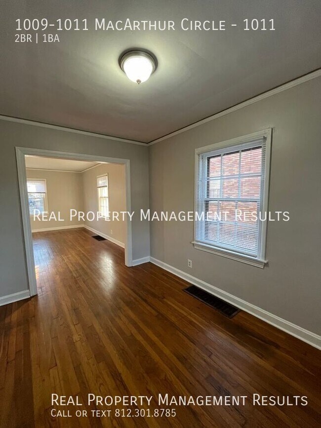 Building Photo - 2 Bedroom, 1 Bathroom Duplex, East Side