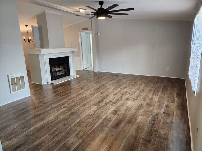 Building Photo - 384 McKay Dr