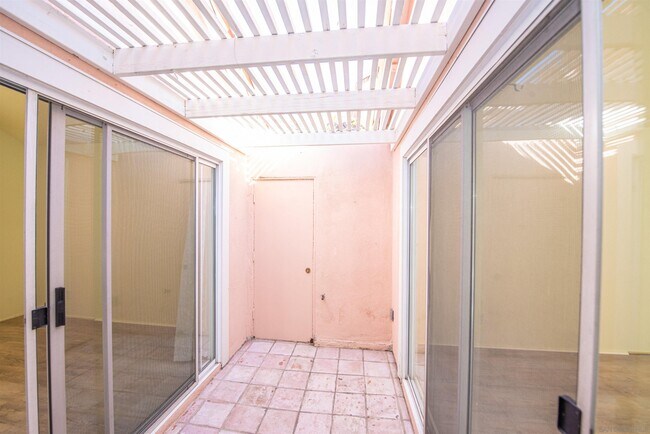 Building Photo - 11323 Caminito Corriente