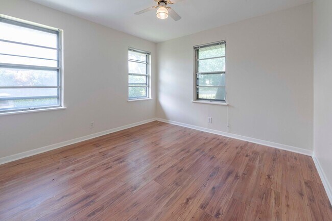 Building Photo - Classic Austin Home in Windsor Park