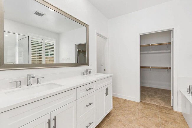 Building Photo - 73523 Travers St