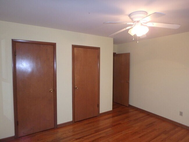 Building Photo - 2300 N Semon Rd