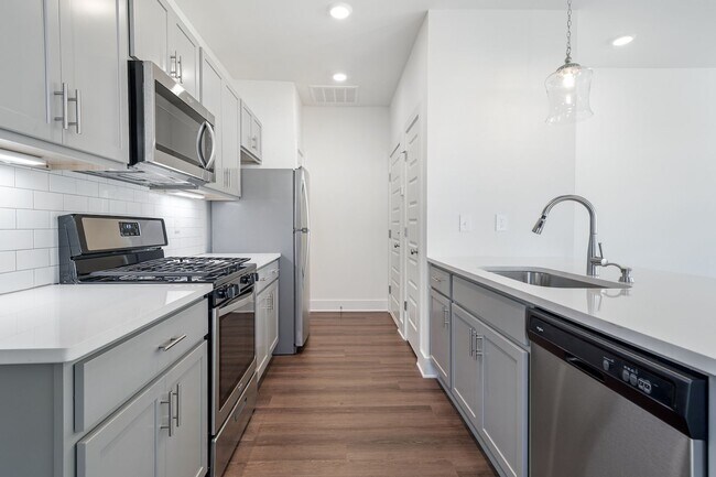 Building Photo - Luxury Living- One Bedroom with Garage and...