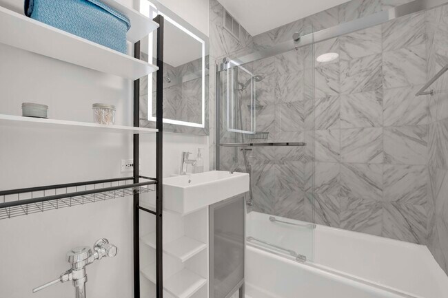 Building Photo - 340 W Diversey Pkwy