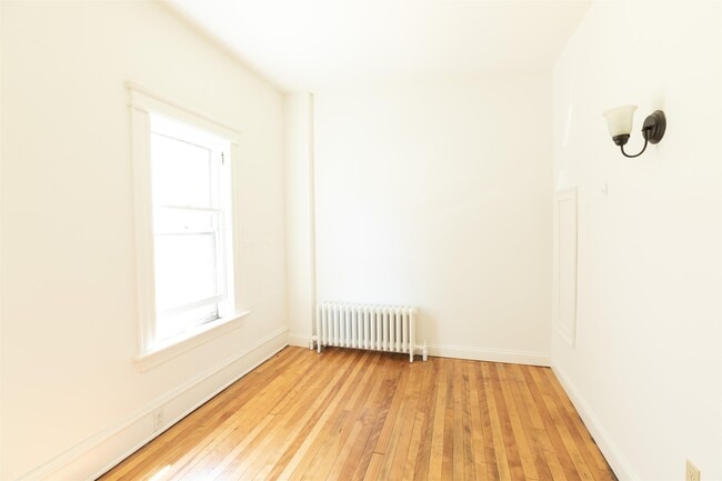 Building Photo - 7 Fletcher Pl