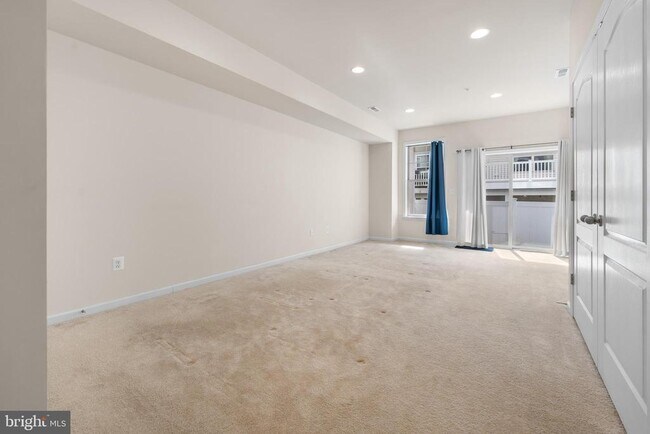 Building Photo - 829 Jarrett Ln