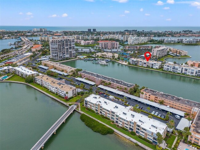 Building Photo - 7625 Sun Island Dr S