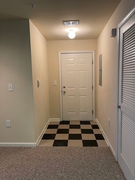 Building Photo - 140 Yellowstone Dr