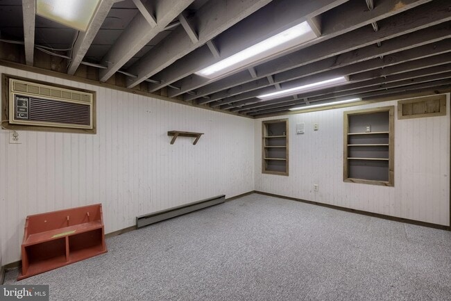 Building Photo - 226 E Caracas Ave