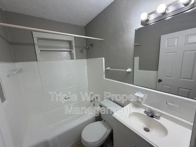 Building Photo - 8126 Albin Ave