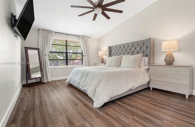 Building Photo - 9161 Vineyard Lake Dr