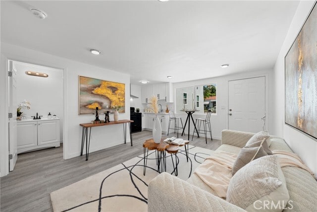 Building Photo - 2461 St Pierre Ave