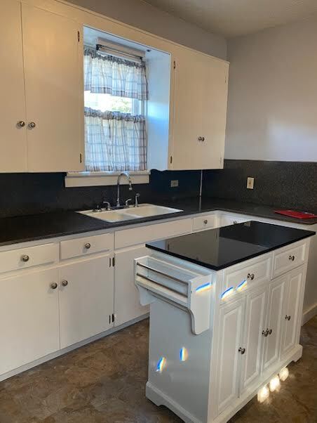 Building Photo - 352 W South St