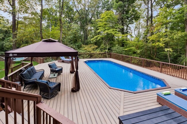 Building Photo - NEW! Fully Furnished Atlanta Oasis - Upsca...