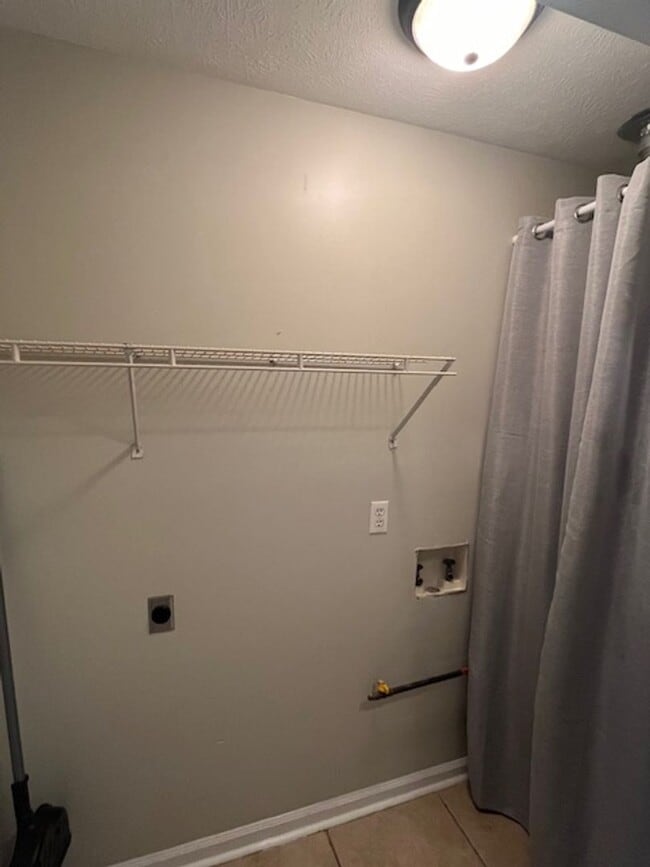 Building Photo - Renovated 3 Bedroom 2 Bath Home for Rent!