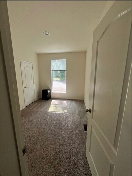 Building Photo - 25509 32nd Ave E