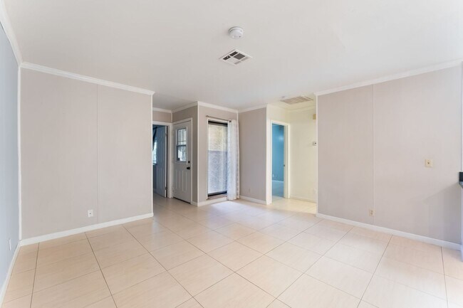 Building Photo - Two-bedroom, one bath single story townhou...