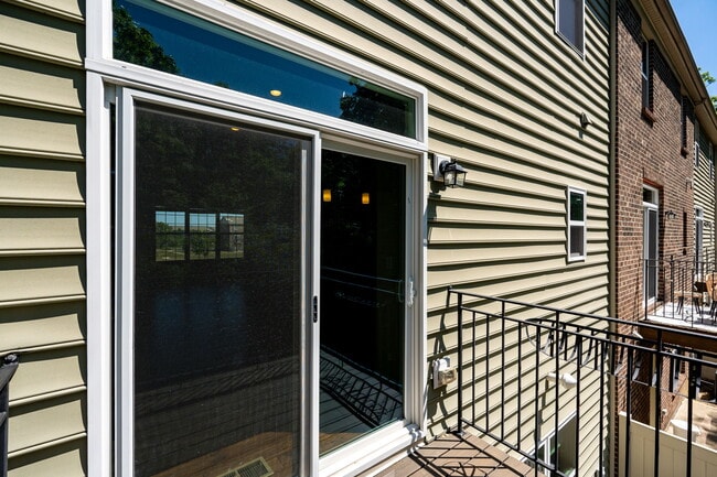Building Photo - 9581 Tahoe Dr