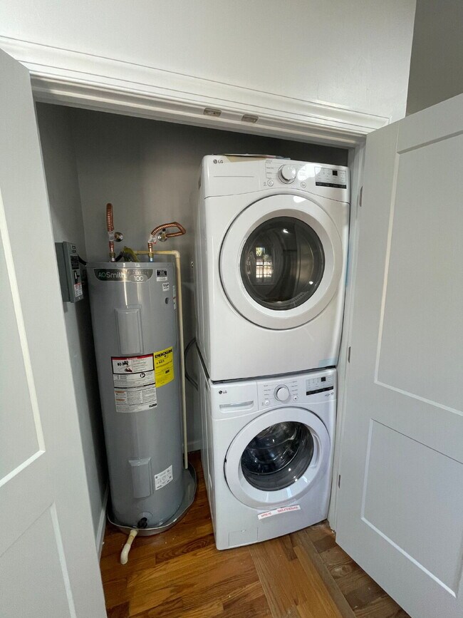 Building Photo - Completely remodeled 2/1 in Midtown