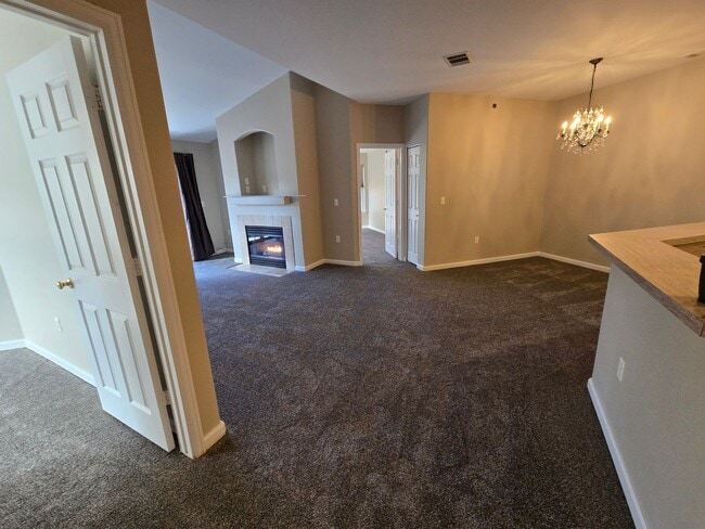 Building Photo - Fresh 2 bedroom, 2 bathroom condo located in Meadows on the Parkway in the heart of Boulder.