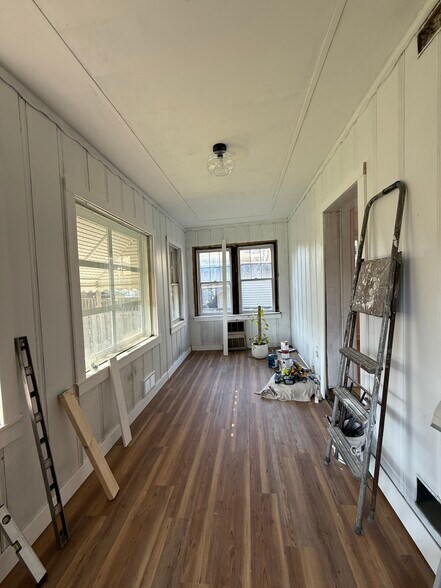 Building Photo - 5266 N La Crosse Ave