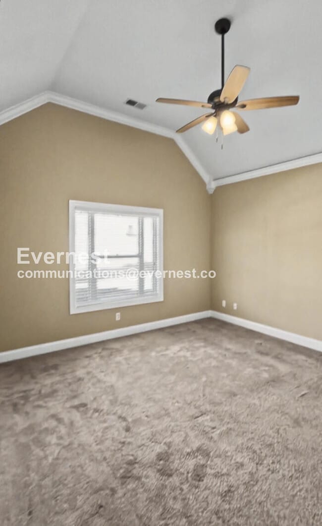 Building Photo - 4 Bed/2 Bath Home with Garage / Pet-Friendly / Available Now!