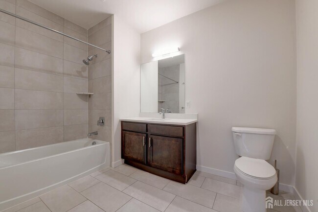 Building Photo - 722 Lorhan Dr