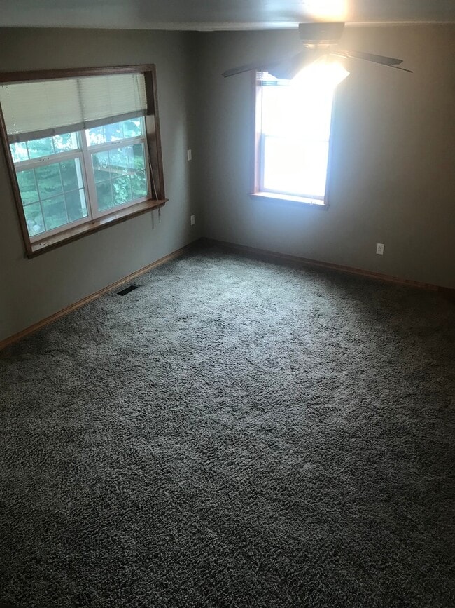 Building Photo - Spacious 4 Bedroom 2.5 Bath Home in River Rock