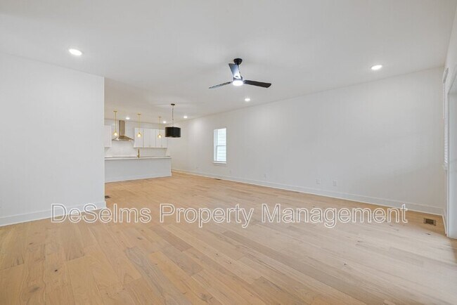 Building Photo - 337 Sophia Rain Dr