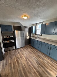 Building Photo - Beautifully Remodeled 3 Bedroom, 1 Bathroo...