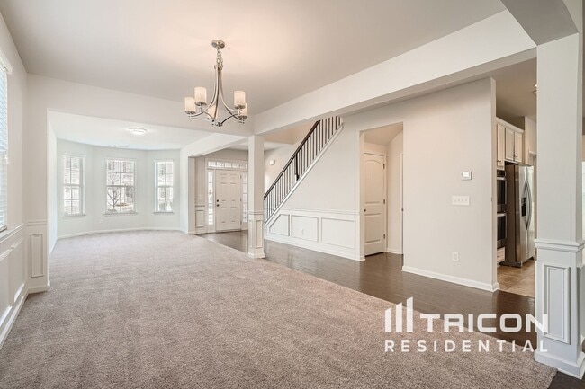 Building Photo - 355 Hillgrove Dr