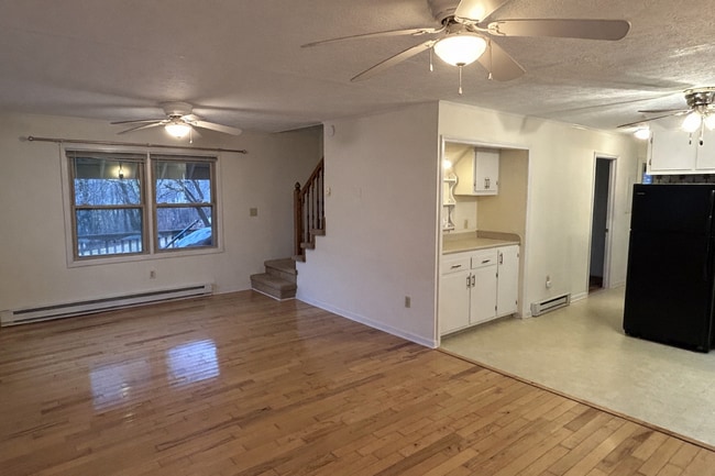 Building Photo - Light-Filled 3BR Home with Wraparound Deck, Convenient to Town