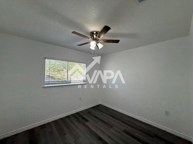 Building Photo - 10310 Little Sugar Creek