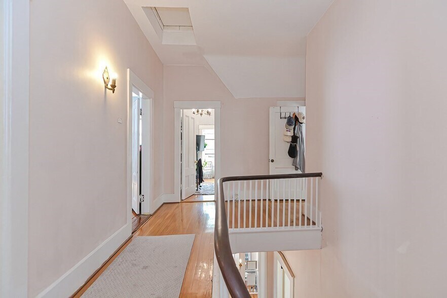 Building Photo - 139 Hillside St