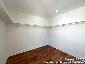 Building Photo - 2615 S Flores St