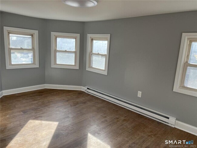Building Photo - 122 Seaside Ave