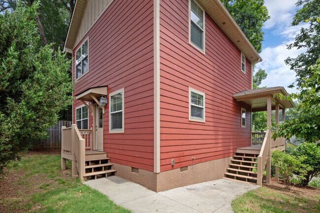 Building Photo - House in Kenilworth - Beautifully Refreshed!