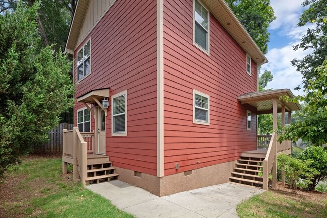 Building Photo - Modern Kenilworth Home