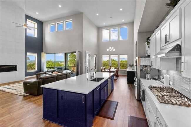 Building Photo - 820 Palamos Dr