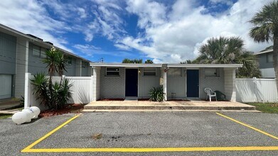Building Photo - "Second Month of Rent FREE" Charming Studi...