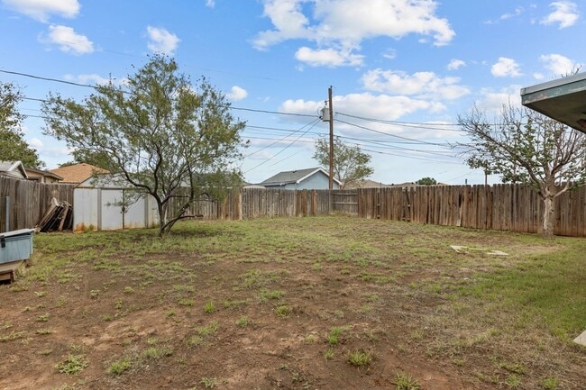 Building Photo - 4722 W Cuthbert Ave