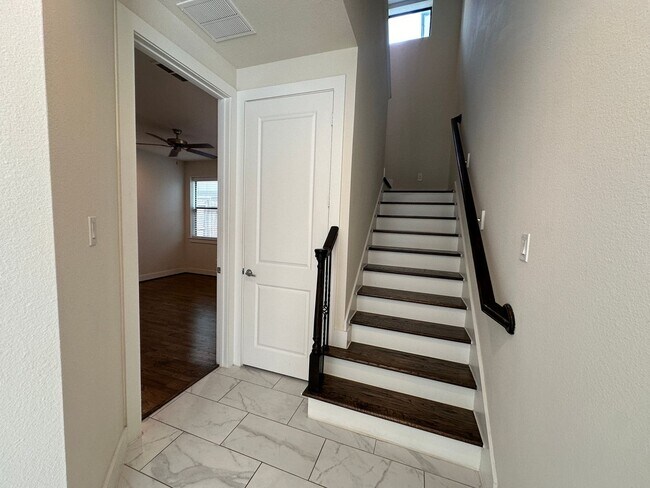 Building Photo - For Lease | 3 Bed, 3.5 Bath | 2,138 Sq Ft ...
