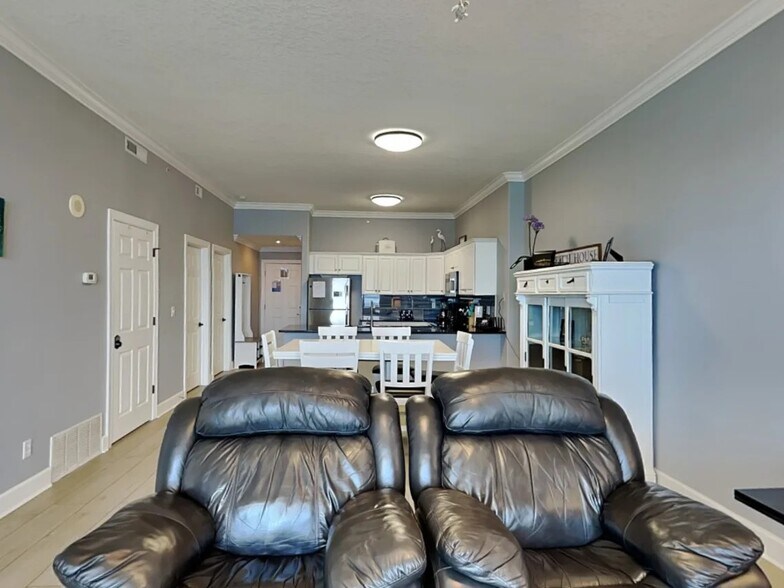 Building Photo - 10625 Front Beach Rd