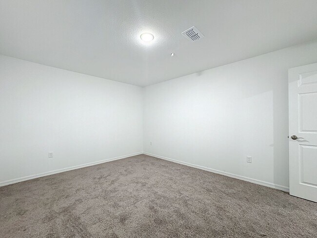 Building Photo - Townhouse For Lease in Saint Cloud